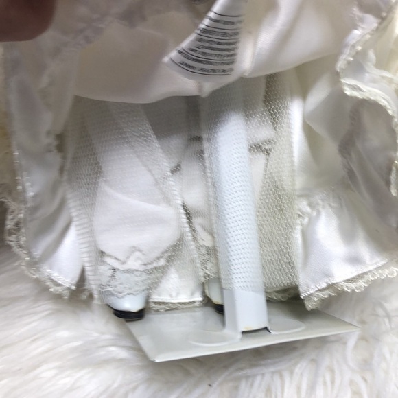 Collectible Porcelain wedding dolls - Picture 7 of 14